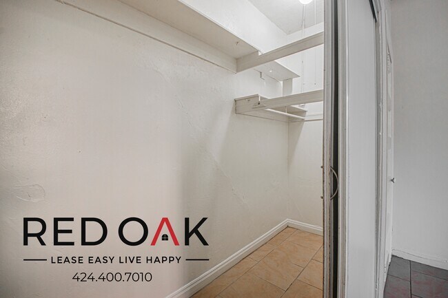 Building Photo - 1000 S Grand View St