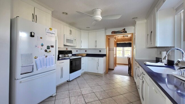 Building Photo - 22 Gold Ribbon Dr