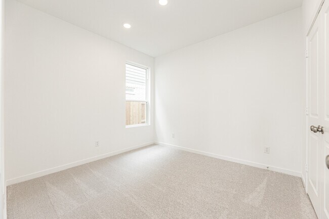 Building Photo - 31726 Wild Mdw Dr
