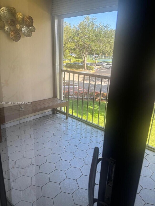 Building Photo - 16251 Golf Club Rd