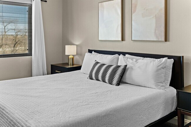 Building Photo - 8350 Cascade Ave