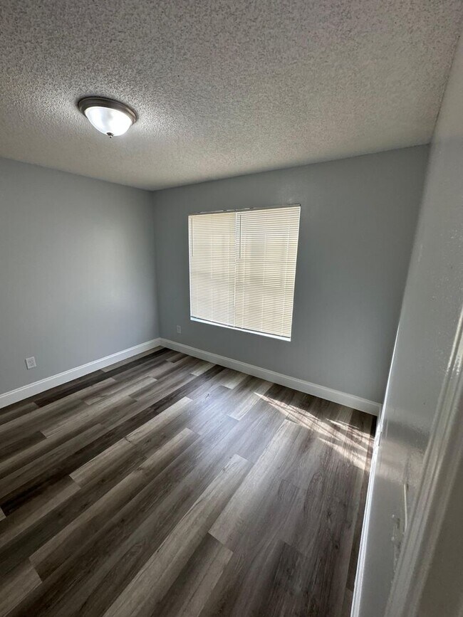 Building Photo - Fully renovated 3/2 Single-Family Home Available for Immediate rent!