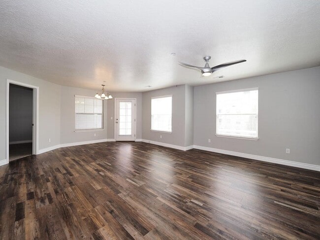 Building Photo - Beautiful Daybreak Condo