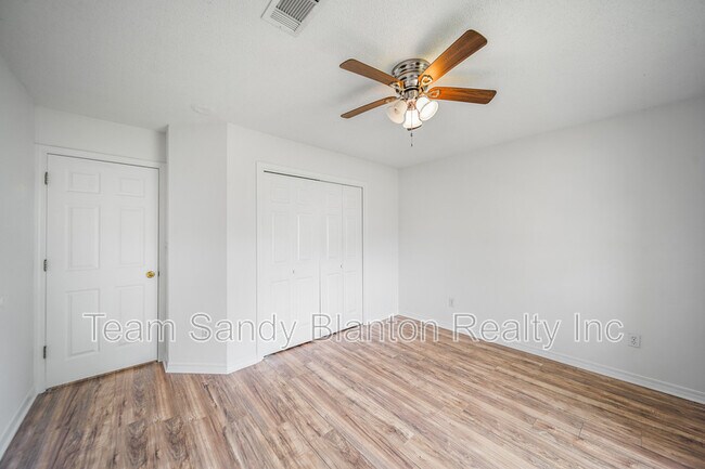Building Photo - 3313 Country Meadow Ln