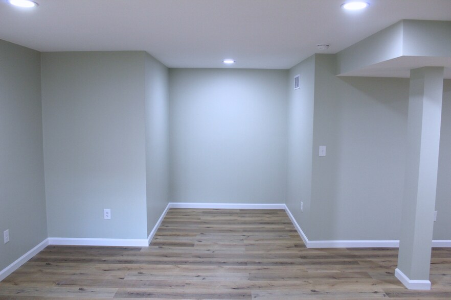 Building Photo - 13885 W 153rd Terrace