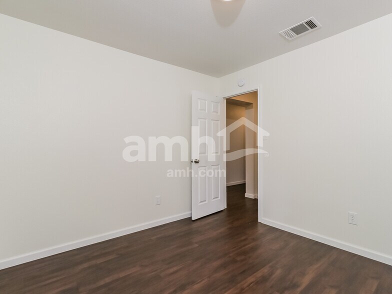 Building Photo - 118 Rinehardt St