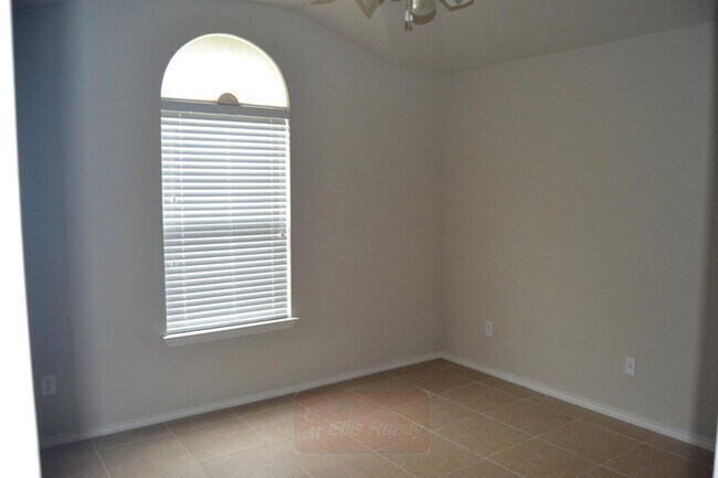 Building Photo - 714 Point Sunset