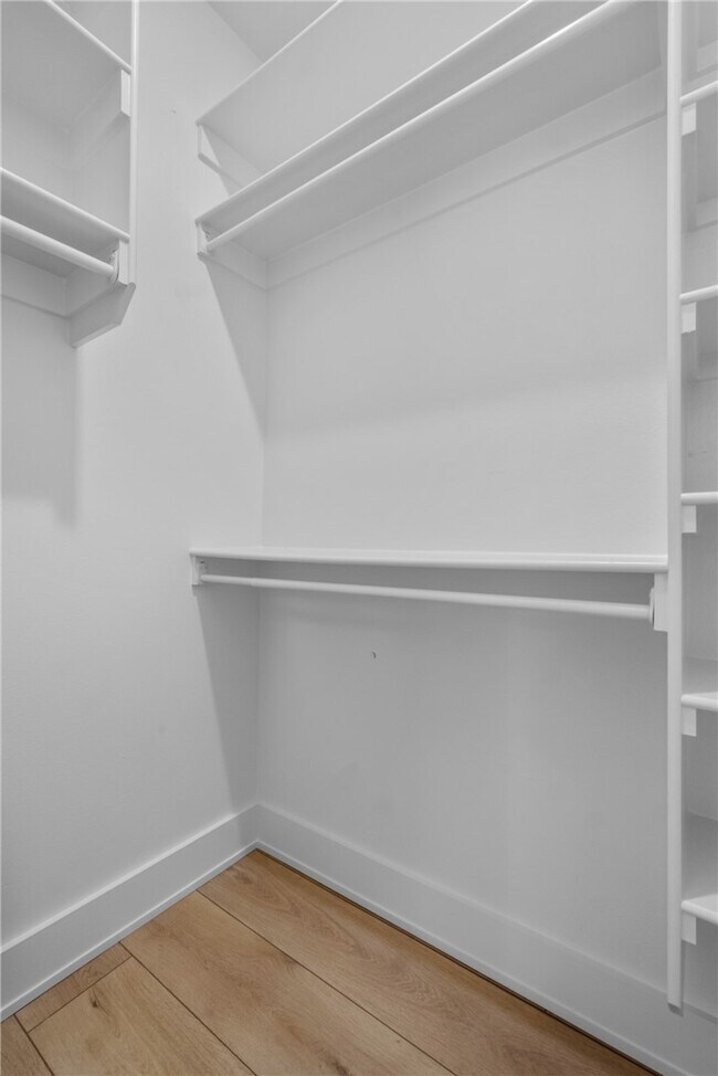 Building Photo - 588 S Willow Ave