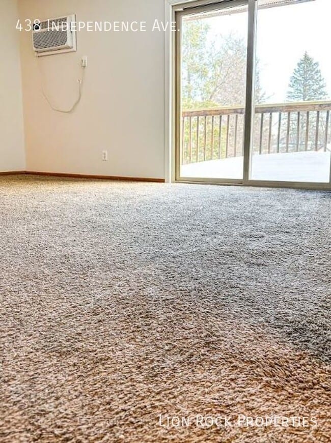 Building Photo - Charming Two Bedroom with Balcony in Quiet...