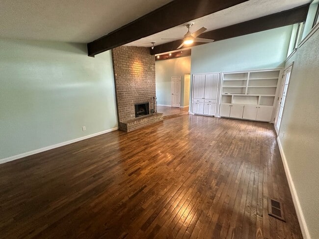 Building Photo - FOR RENT: Charming 3-Bedroom, 2-Bath Home in Yukon! - Move In Deposit-Free! (If Qualified)