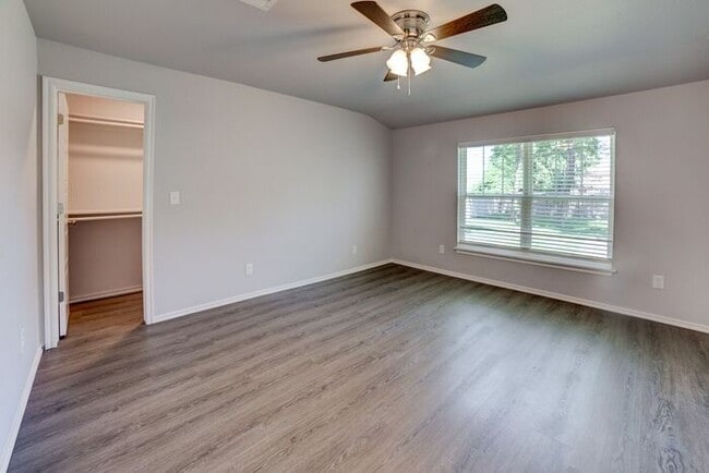 Building Photo - 1/1 Duplex Near TU With Large Fenced Yard!
