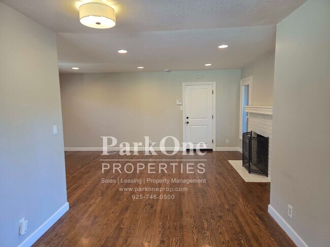 Building Photo - 137 Lombardy Ln