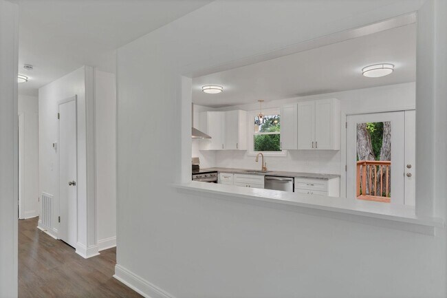 Building Photo - Incredible Fully-Updated 3 Bedroom Home wi...