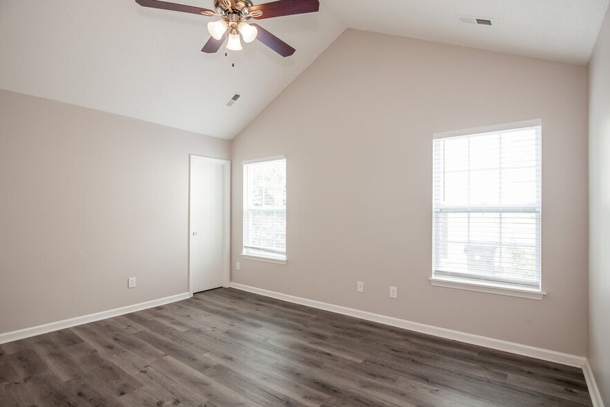 Building Photo - 8631 Bodkin Ct