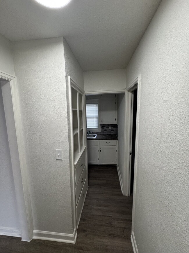 Building Photo - 816 S Water St