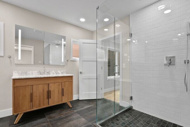 Building Photo - Gorgeous Remodeled West Seattle Craftsman w/ Air Conditioning