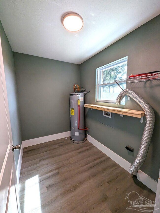 Building Photo - 6045 Hamilton Bridge Rd