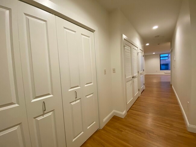 Building Photo - 875 Elm St