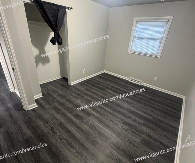 Building Photo - 5583-85-5585 Tulip Ave