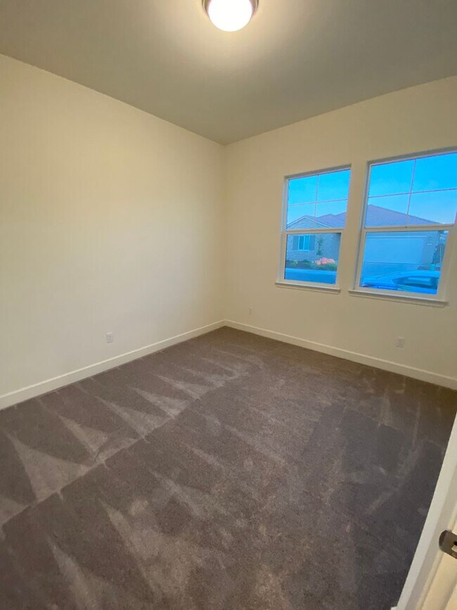 Building Photo - SAVE MONEY WITH SOLAR! Stunning Russell Ranch Home in Folsom Ranch – 3 Bedrooms + Office!