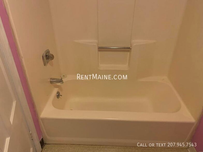 Building Photo - 15 Elm St