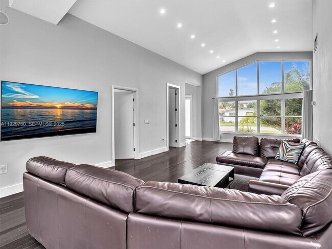 Building Photo - 20120 NE 25th Ct