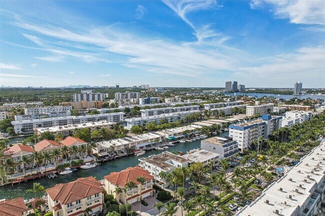 Building Photo - 3862 NE 171 St