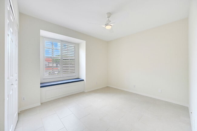 Building Photo - 1580 Clermont Dr