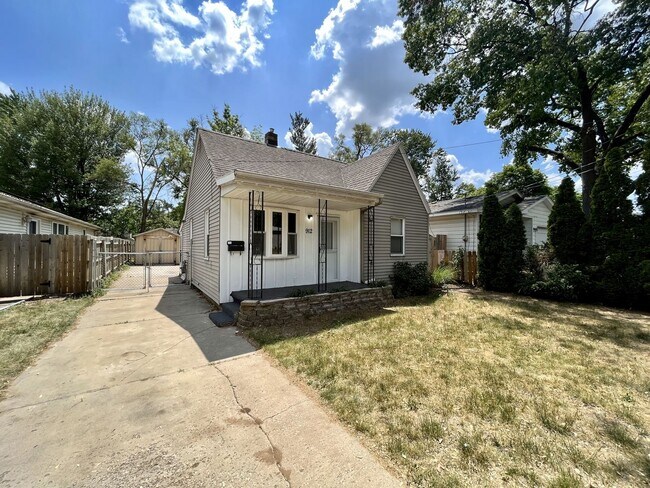 Building Photo - Two Bedroom Home in Wyoming