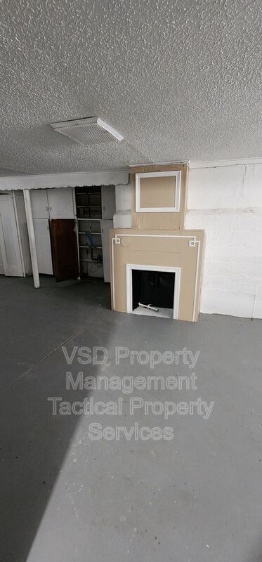 Building Photo - 5120 Clement Ave