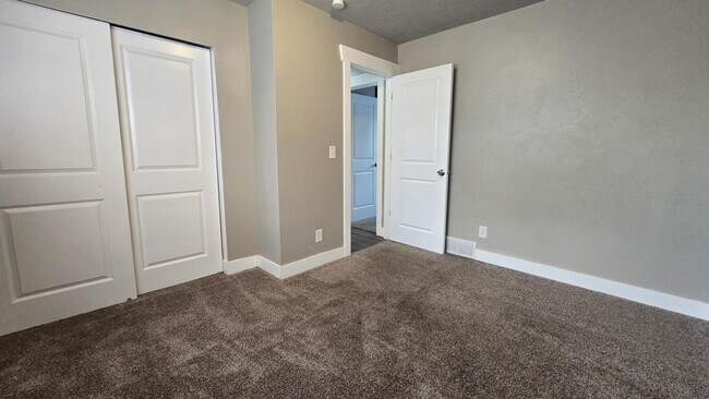 Building Photo - 3933 W Tuscaloosa Way