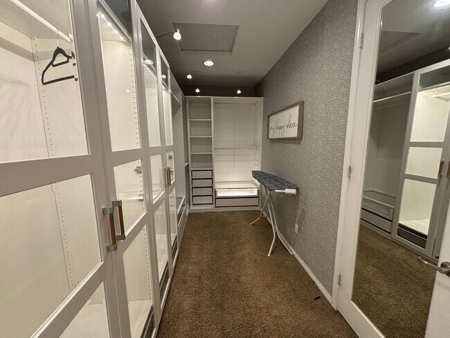 Building Photo - Short Term Lease - Grand 4-Bedroom Home with Entertainer's Yard in Gated River Village!