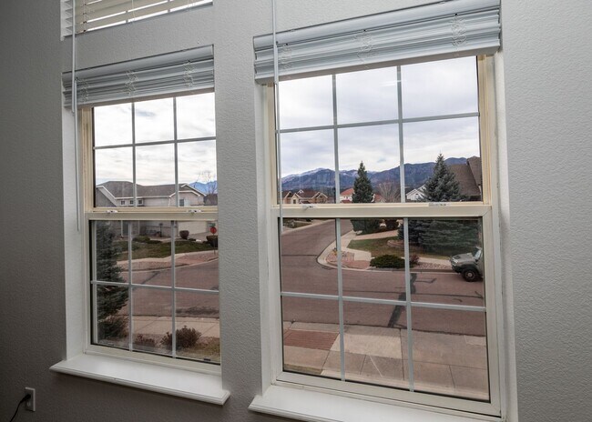 Building Photo - Beautiful 4 Bedroom Home in North Gate D20