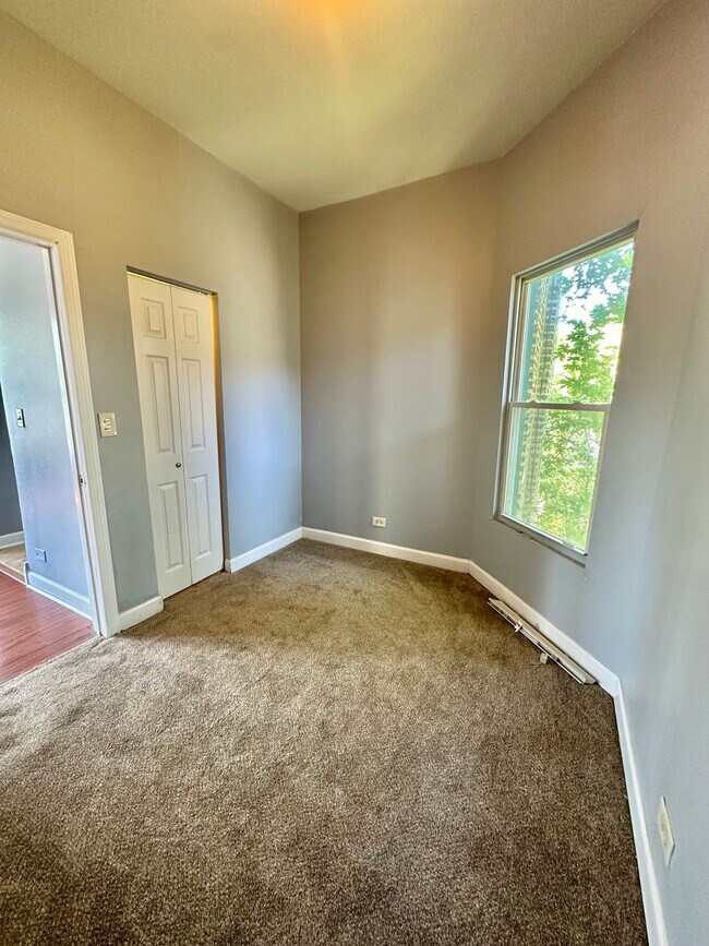 Building Photo - 928 N Lawndale Ave