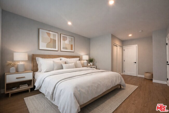 Building Photo - 1307 Tamarind Ave