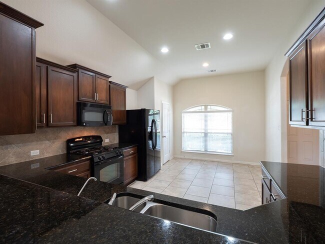 Building Photo - 238 Travertine Trail