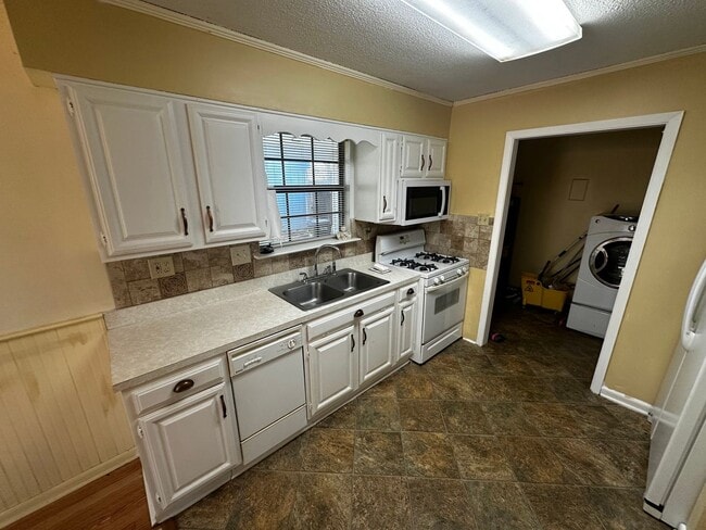 Building Photo - Ozone Woods Ranch