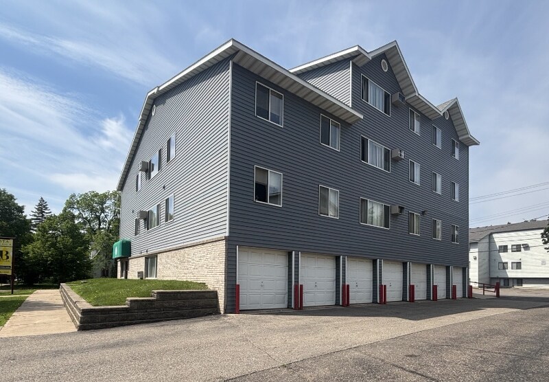 Building Photo - 627 5th Ave S