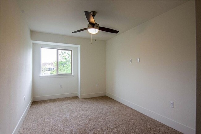 Building Photo - 102 Conservation Dr