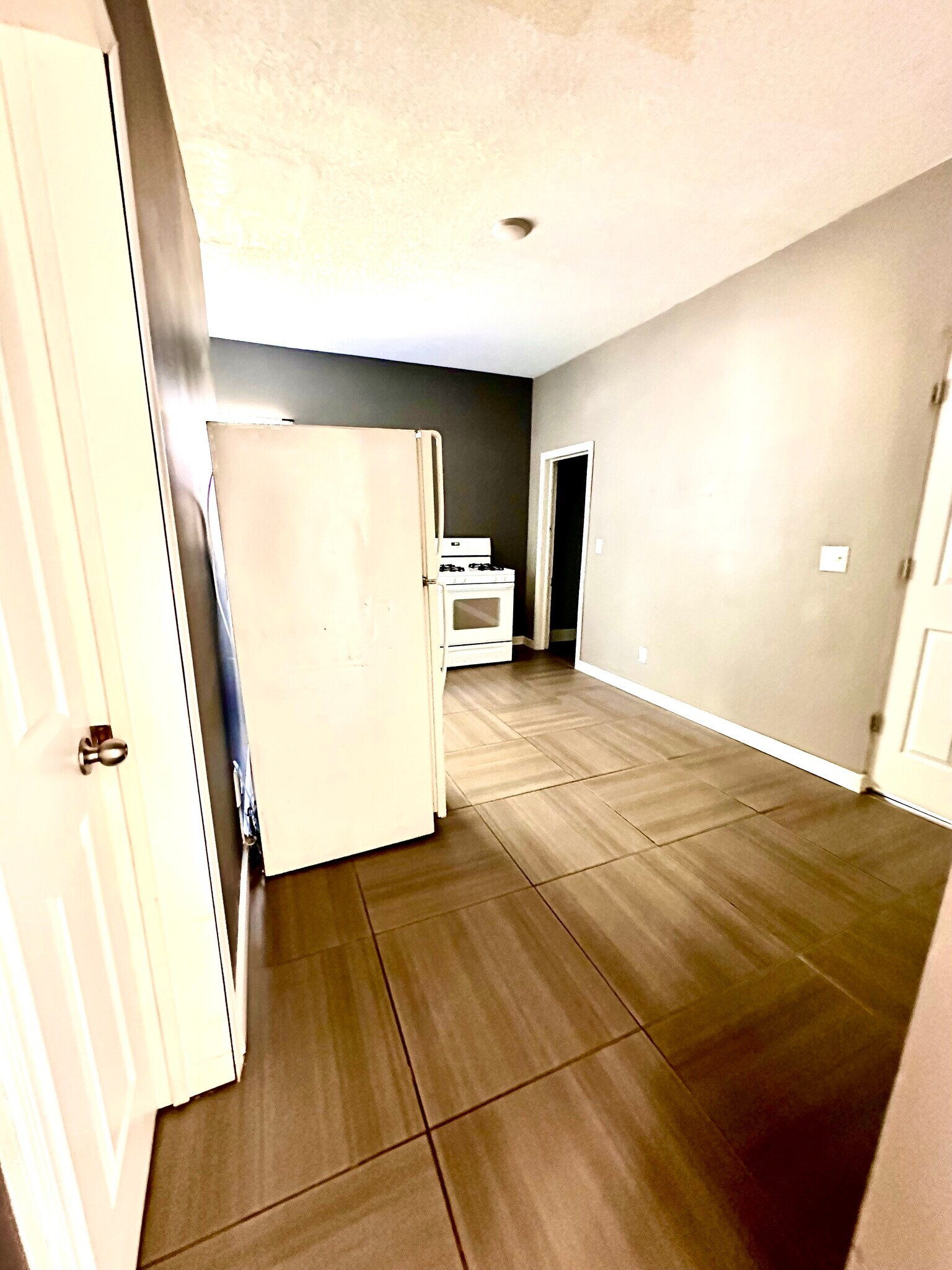 Building Photo - 1435 7th St