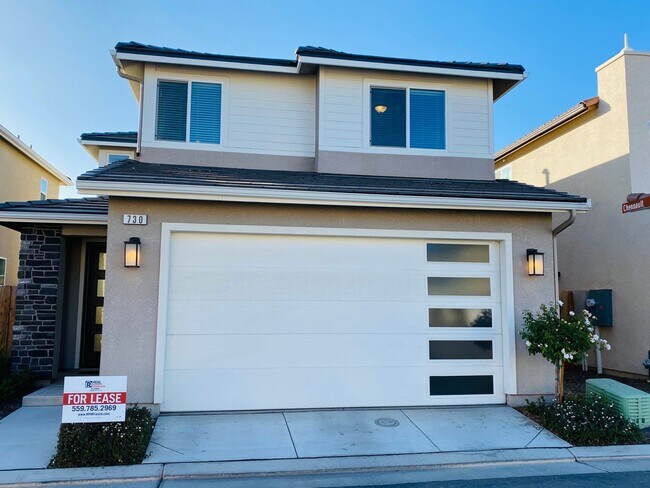 Primary Photo - $2,195, 3 Bedroom In Gated Community with ...