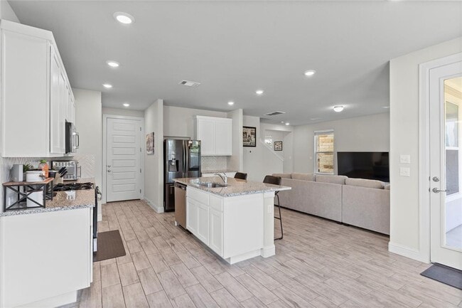 Building Photo - 113 Stone Crk Dr