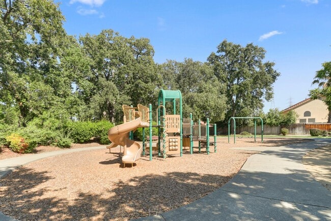 Building Photo - 751 Silchester Ct