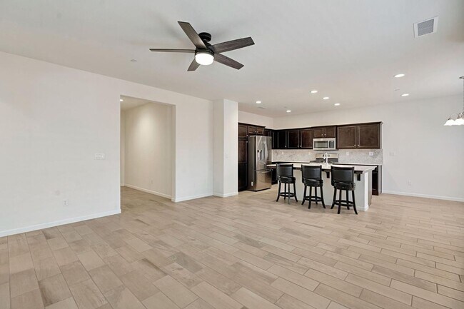 Building Photo - MOVE IN READY!! 3 BEDROOM 2 BATH HOME