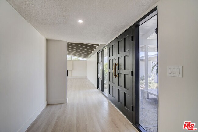 Building Photo - 5452 Rockledge Dr