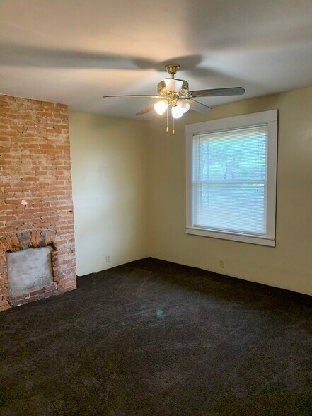 Building Photo - 40 Bigelow St