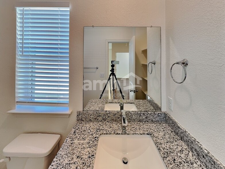 Building Photo - 207 Pebble Creek Run