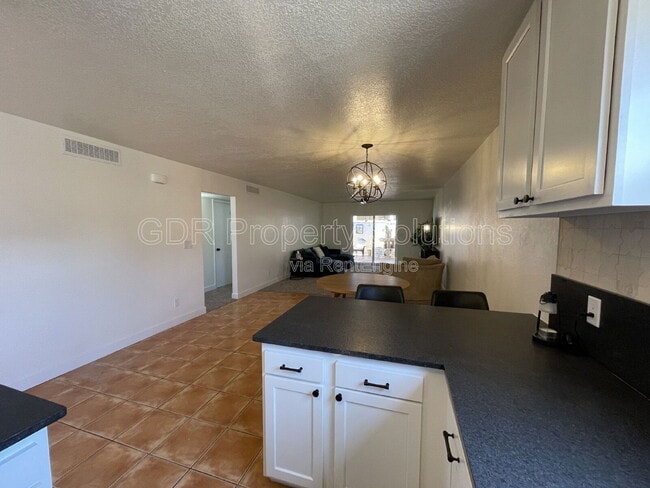 Building Photo - 520 Ortiz Dr NE