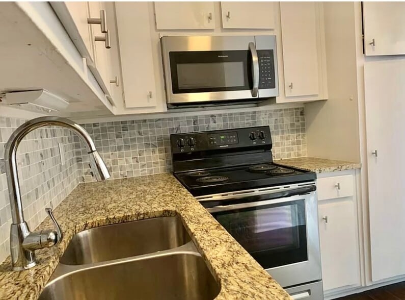 Kitchen - 4266 Roswell Rd NE