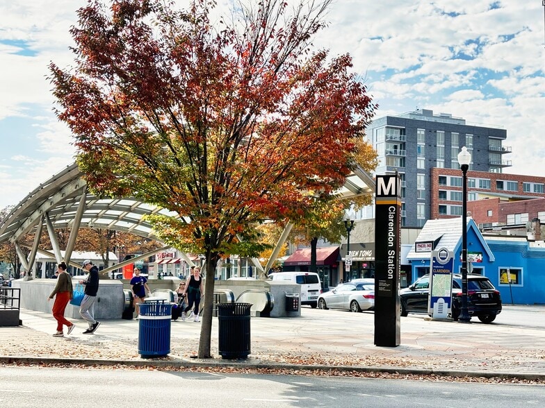 Building Photo - 1021 N Garfield St
